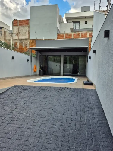 Chácara com 1 Quarto, 86 m² e 3 Vagas no Jardim Dias II - Maringá/PR