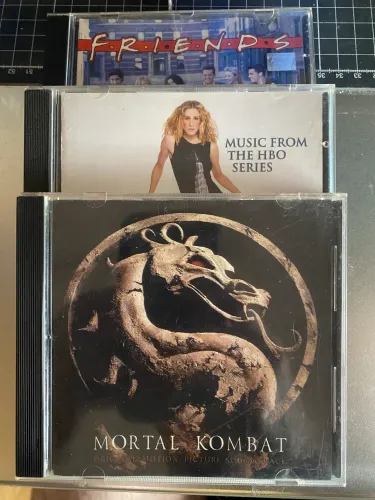 CD trilha sonora Mortal Kombat + brindes