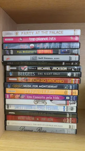 COLEÇÃO DE DVDs MUSICAIS - ORIGINAIS