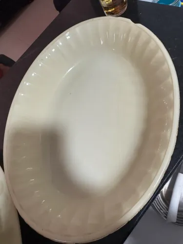 Travessa Oval Média Funda Colorex  tenho trincado está marcado com amarelo na foto
