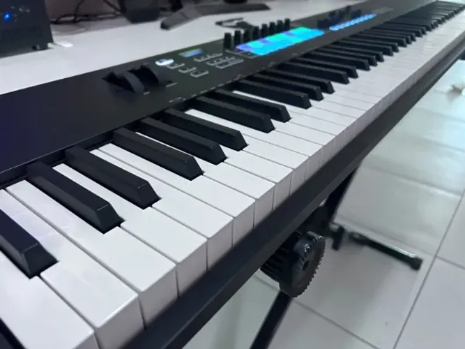 Teclado Controlador Mk3 Novation 88 Teclas - 7 oitavas (Sem marcas de uso)