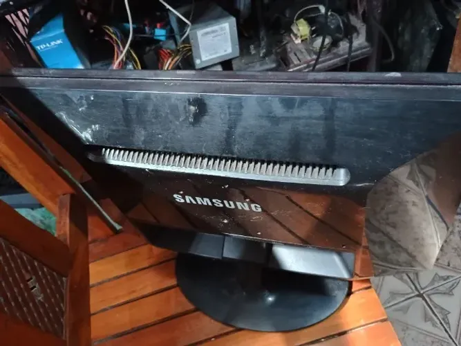 Monitor Samsung 20 polegadas tela manchada 