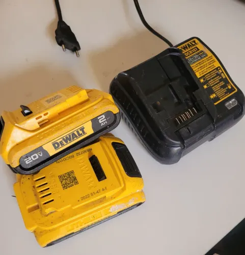 Kit bateria e carregador dewalt 