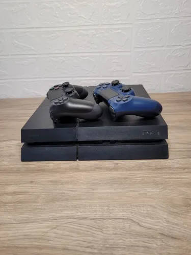 PS4 500GB Desbloqueado+2 Controles