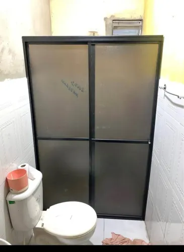 Faço manutenção em box de banheiro.