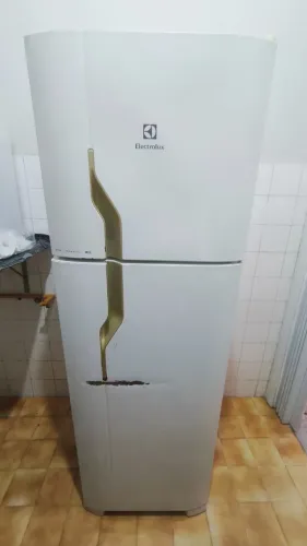 Geladeira Electrolux pequena 