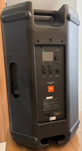 Caixa de som profissional JBL EON 715-BR