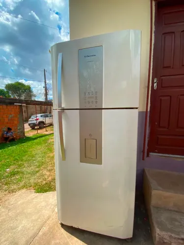 Vendo uma geladeira Electrolux
