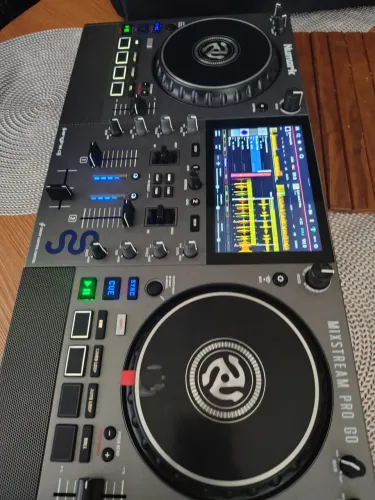 Controladora NUMARK MIXTREAM PRO GO (All in one))