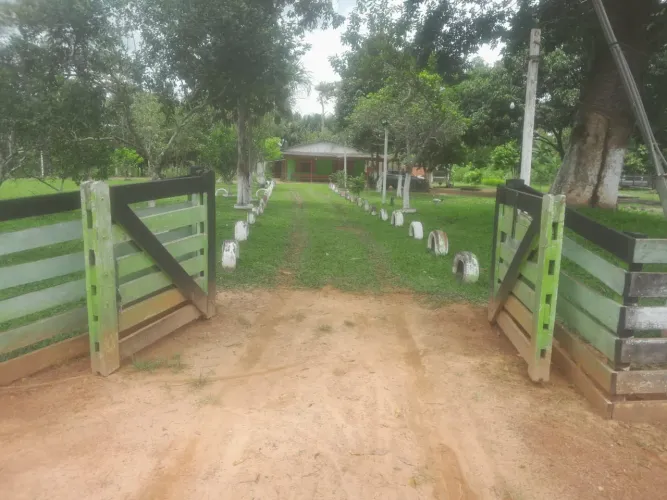 CHÁCARA DE 14.400 m² NA AC-90, KM 3 - PRONTA PARA MORAR OU LAZER