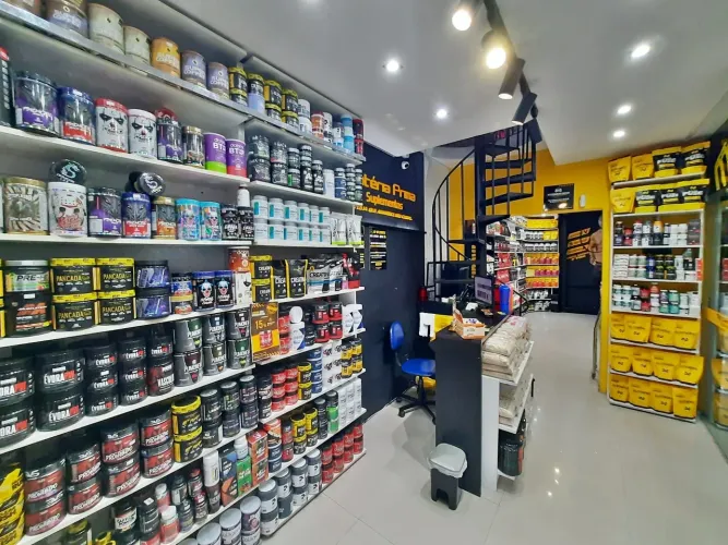 Loja de esquina à venda no Centro, com mezanino, local com grande fluxo de pessoas na Gale