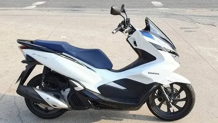 PCX semi-novo ótimo estado