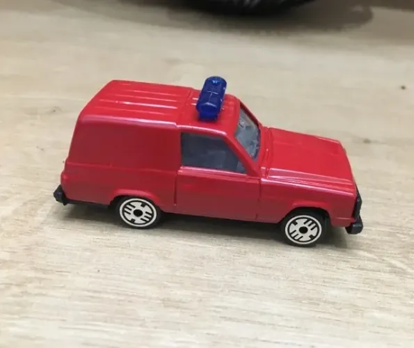 carrinho nissan patrol miniatura da Guisval 1/64