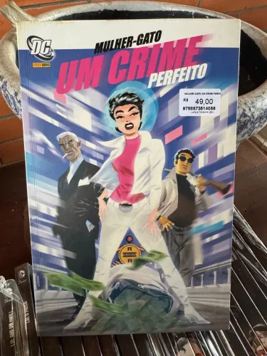 Quadrinho HQ DC mulher gato - um crime perfeito