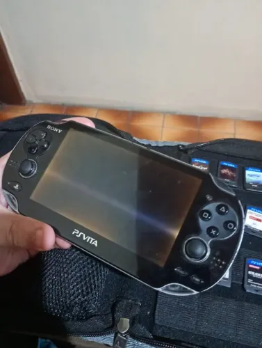 PSVITA + 15 jogos físicos