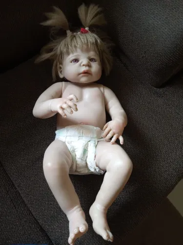 Bebê rebone menina 
