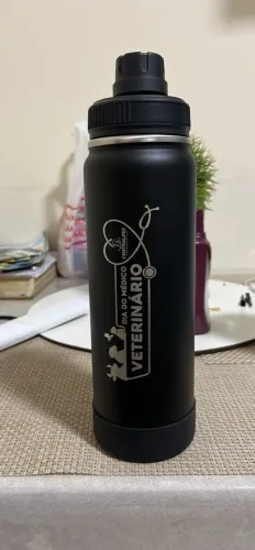 Garrafa Térmica Inox Preta/Edição Médico Veterinário (Com Base de Silicone)