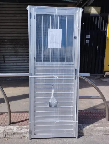 Porta de alumínio com grade e vidro 80cm - PROMOÇÃO