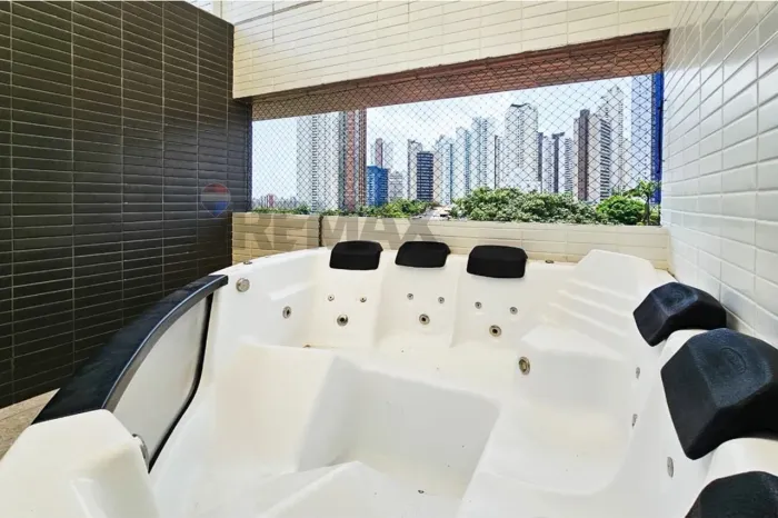 Cobertura com Jacuzzi no Altiplano