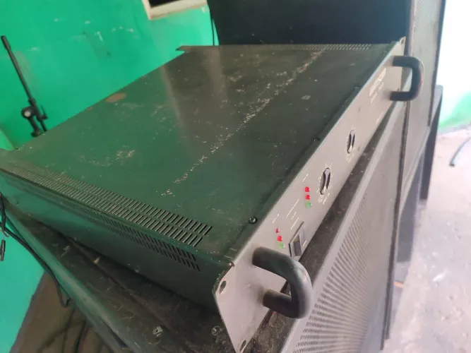 Vendo amplificador de potência profissional 