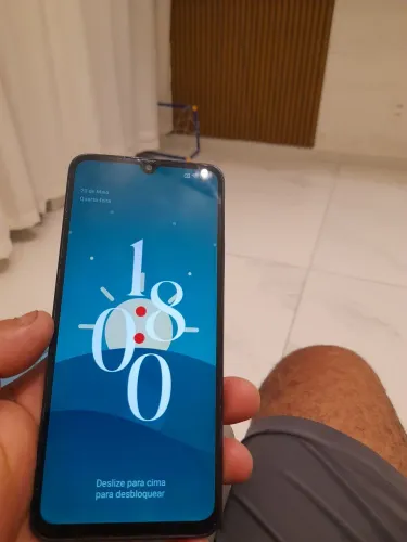 Vende se célula. Xaomi. 14. C.