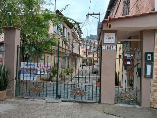 Aluga-se uma casa na vila - engenhoca - Sala, dois quartos , um banheiro , lavanderia .