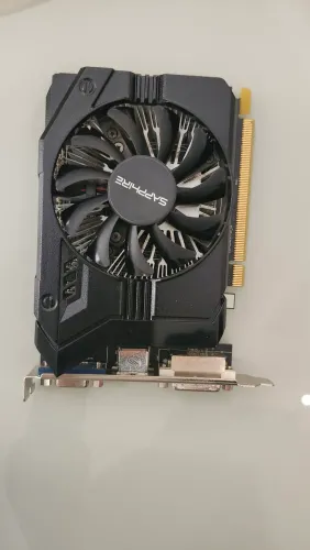 Placa de Vídeo Sapphire AMD Radeon R7 250 de 2GB GDDR3