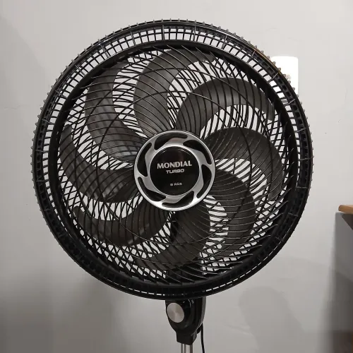 Ventilador de chão.