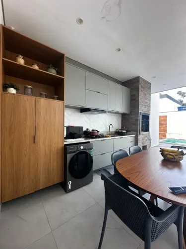 ALPHAVILLE 4, BLISSIMA CASA, 300m2, 3 SUÍTES, C/ PISCINA, ARM E AR,
