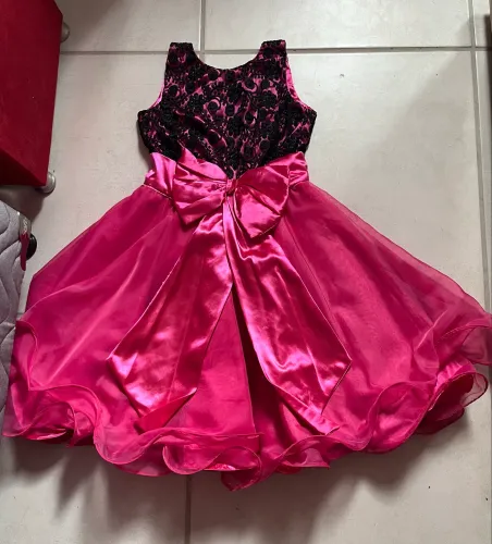 Vende-se vestido de festa