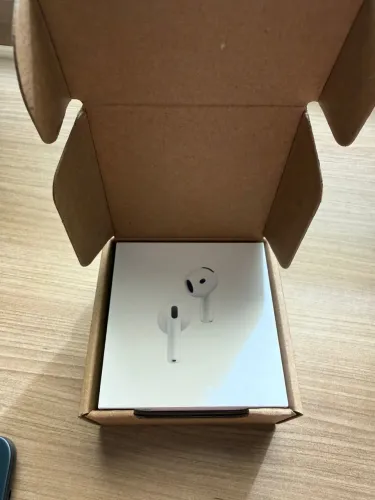 AirPods 4 - com cancelamento de ruído / NOVO