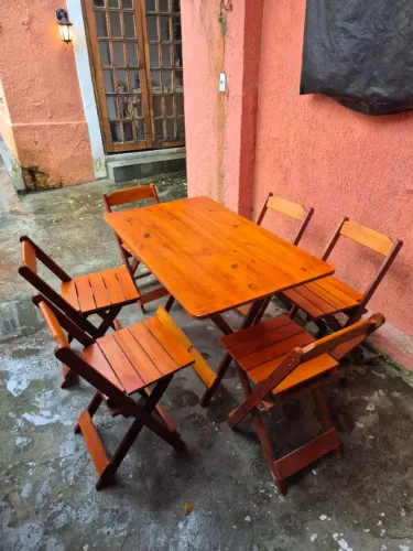Conjunto dobrável de mesa com 6 cadeiras de madeira