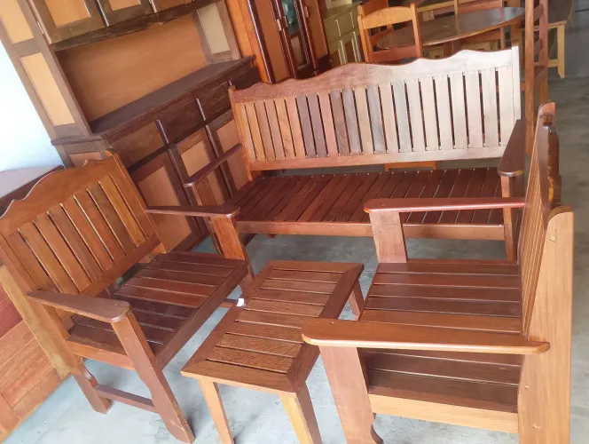 Jogo de sofa de madeira