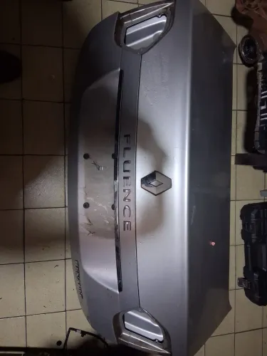 Tampa traseira renault fluence 
