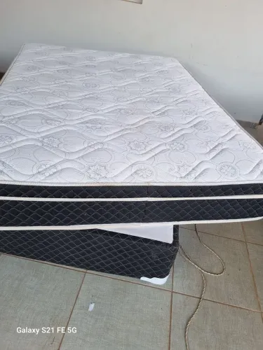 Cama Box casal colchão molas enssacadas bem conservada Entrego 