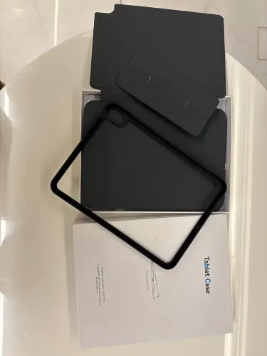 Capa magnética com moldura destacável e porta Apple Pencil magnética
