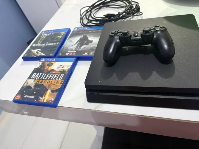 Ps4 slim 1tb - um controle 3 jogos de brinde - muito novo