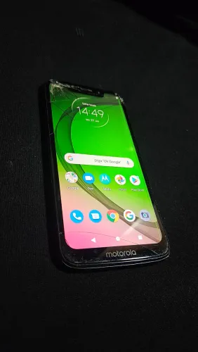 Moto G7 Play funcionando - tela trincada