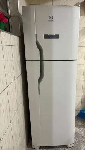 Vende-se geladeira Eletrolux de 371 litros