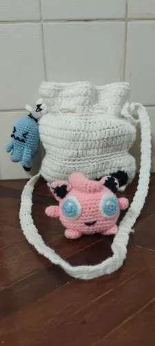 Bolsa Artesanal em Amigurumi - 20 cm + Jigglypuff de Brinde