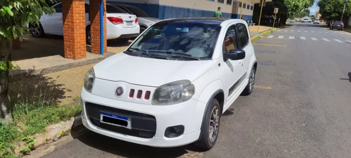 Fiat Uno Sporting 1.4 EVO Fire Flex 8V 4P 2013