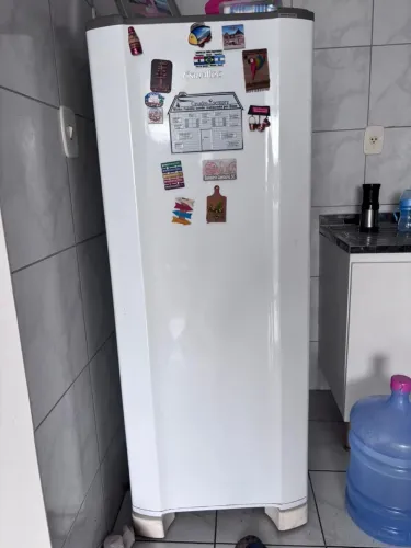 Geladeira Esmaltec 245 Litros