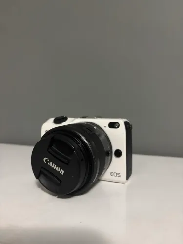 Canon EOS M2 + Lente 15-45mm + 2 Baterias + Carregador - Excelente Estado