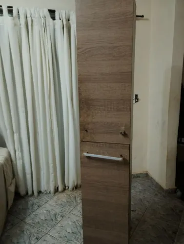 Armário de cozinha usado pra vender logo