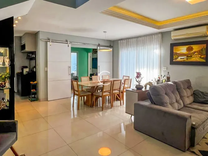 Sobrado de 4 quartos com 2 suítes e piscina à venda, 275 m² por R$ 2.350.000 - Villa Branc
