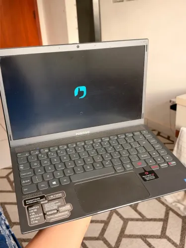 Notebook Positivo Motion - Funcionando, com detalhe no teclado