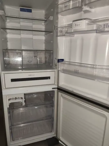 Vendo uma geladeira Panasonic inverter 