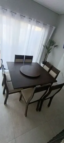 Mesa de jantar com 8 cadeiras