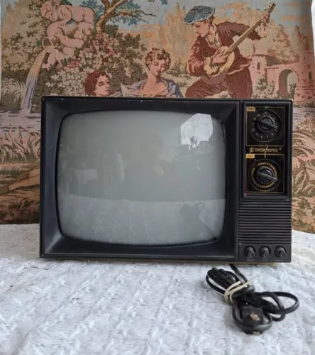 televisor portátil antigo de tubo  Brakfonic  (sem teste) 