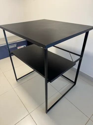 Mesa dobrável de metalon e MDF 